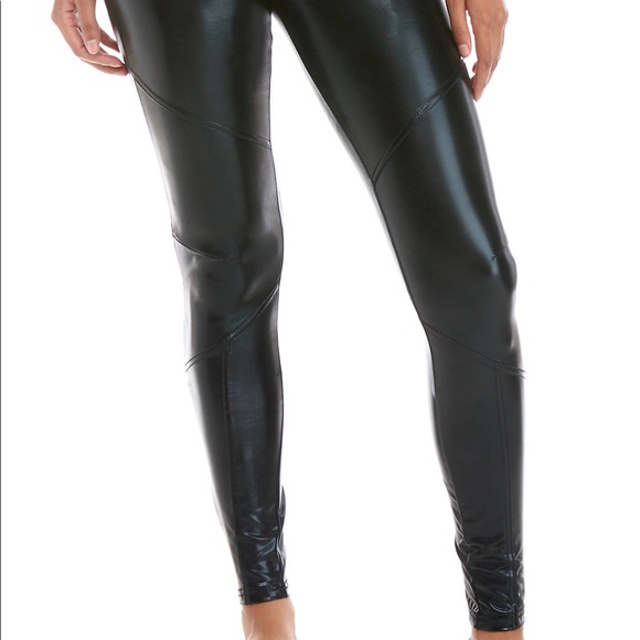 HUE Pants - (Size L) NWT Black Hue Body Gloss Moto Leggings